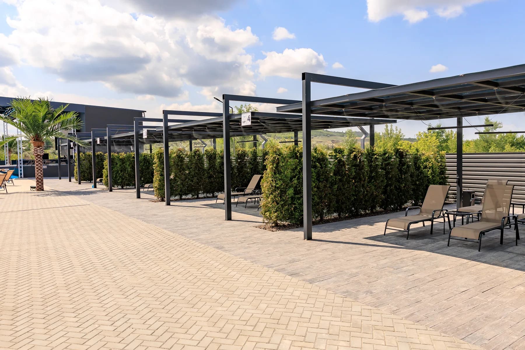 Zonele VIP private cu șezlonguri de la AquaPremium